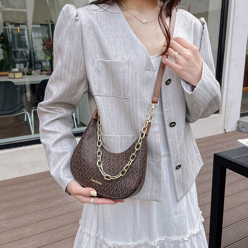 2024 New Single Shoulder Crossarm Underarm Bag Women's Bag Letter Contrast Color Factory Goods Wholesale Foreign Trade Cross border Chain Trendy Bag