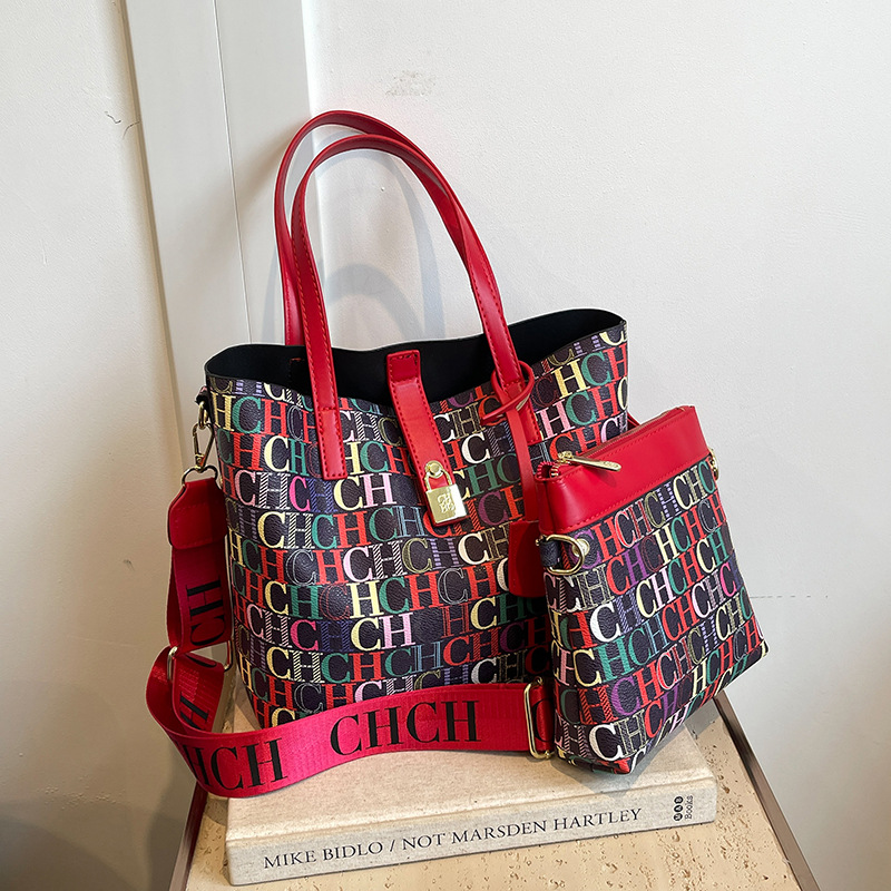 2024 Wholesale Cross border Autumn New European and American Retro Style Large Capacity Tote Bun Mother Bun Street Trend Leisure