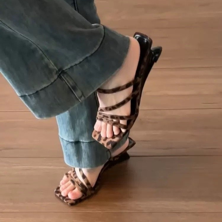 Slope heel leopard print French exquisite small cool slippers fairy shoes 2024 new summer wear high heels temperament sandals