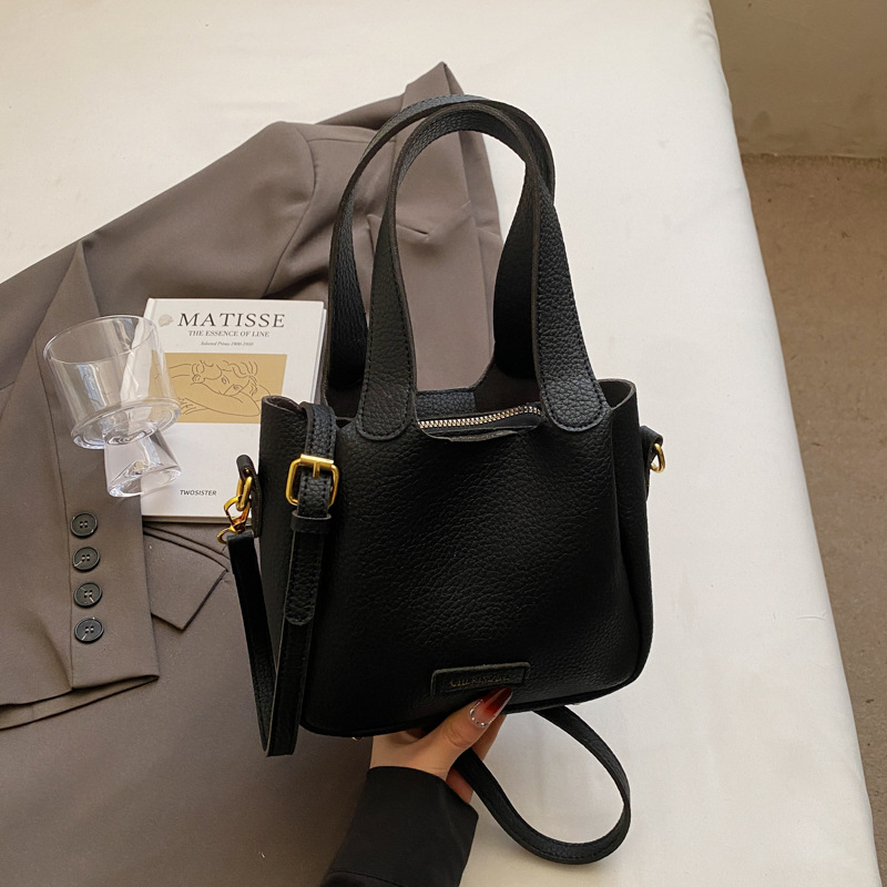 Korean version commuting handbag for women in spring 2025, new niche and simple bucket bag, fashionable and versatile single shoulder crossbody bag