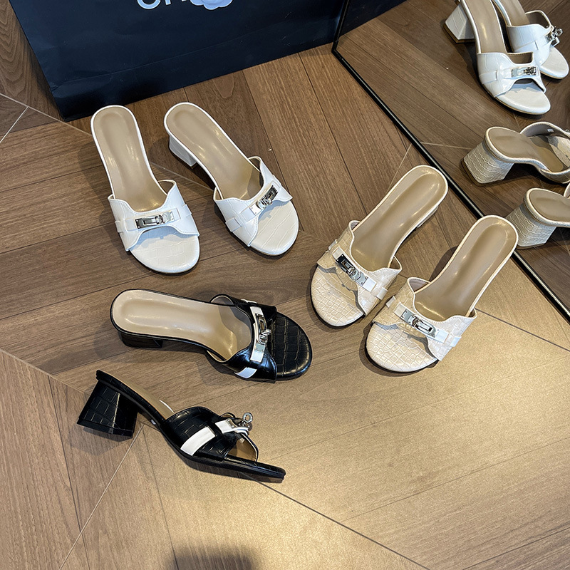 Small gold button crocodile pattern Korean version one line high heels slippers for women in summer, soft soled beach sandals, mid heeled sandals for outdoor wear
