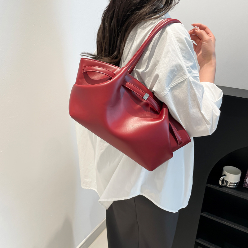 Small niche design women's bag large capacity portable shoulder bag 2025 new high-end fashion versatile commuting tote bag