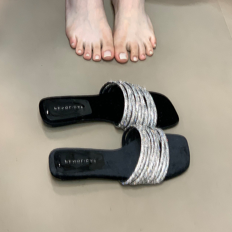 Fashionable one-piece slippers for women in summer, worn by lazy people, with rhinestones and low heels, exposed toes, and a sense of luxury