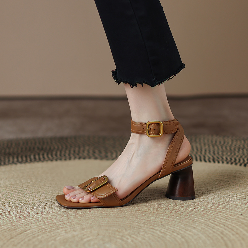 French retro one-piece open toed sandals for women 2023 summer new brown backless niche temperament high heels