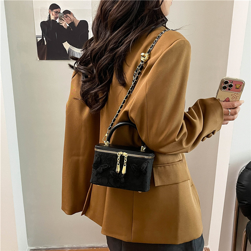 New 2025 baguette saddle bag European and American retro fashion high-end women's bag foreign trade cross-border small square bag box bag
