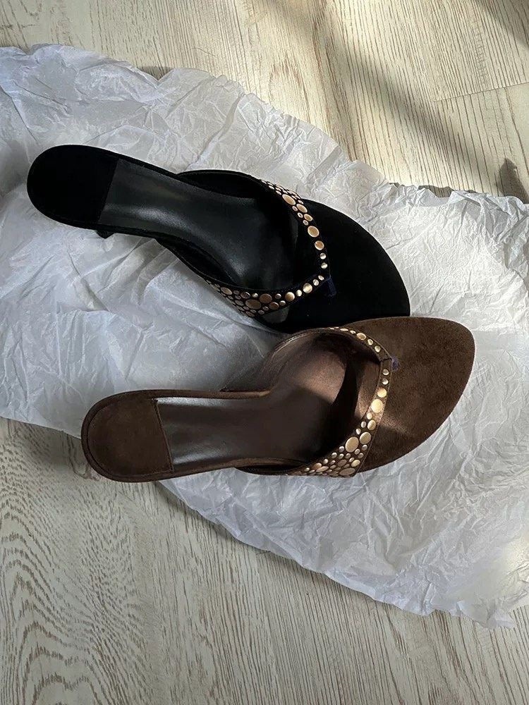 2025 new high-end European and American style rivet toe sandals with suede herringbone high-heeled slippers for women's summer wear
