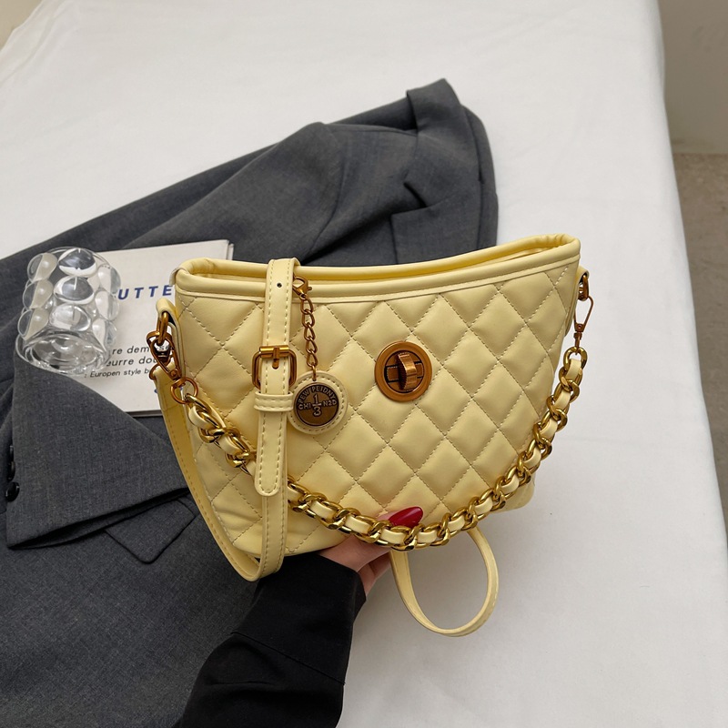 Lingge Chain Underarm Bag for Women 2025 Foreign Trade New High Beauty Cross border Shoulder Bag Crossbody Bucket Bag