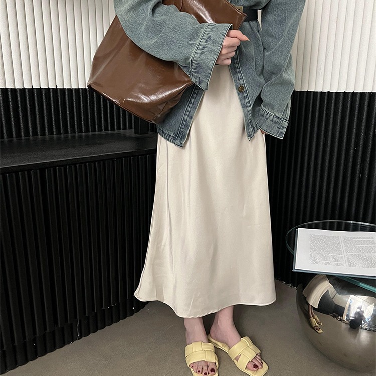 This design is fantastic! Bare toed square toe woven flat bottom slippers for women wearing outdoors 2023 summer soft bottom beach sandals