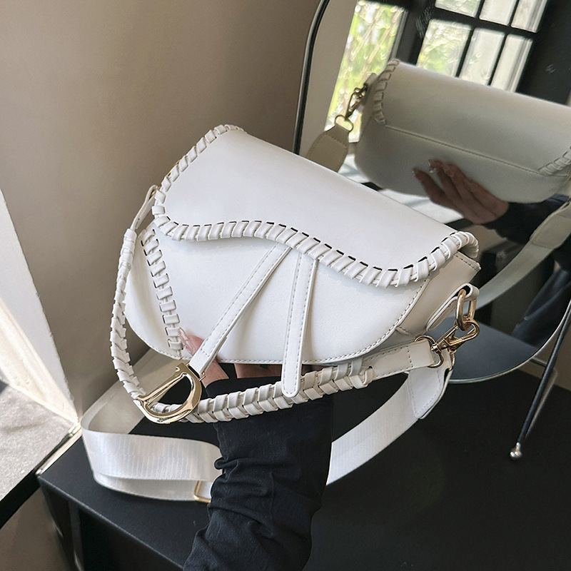 2023 New Handbag Women's Single Shoulder Handmade Saddle Bag Underarm Cross Shoulder Factory Goods Wholesale Large Capacity Cross border Trendy Pair