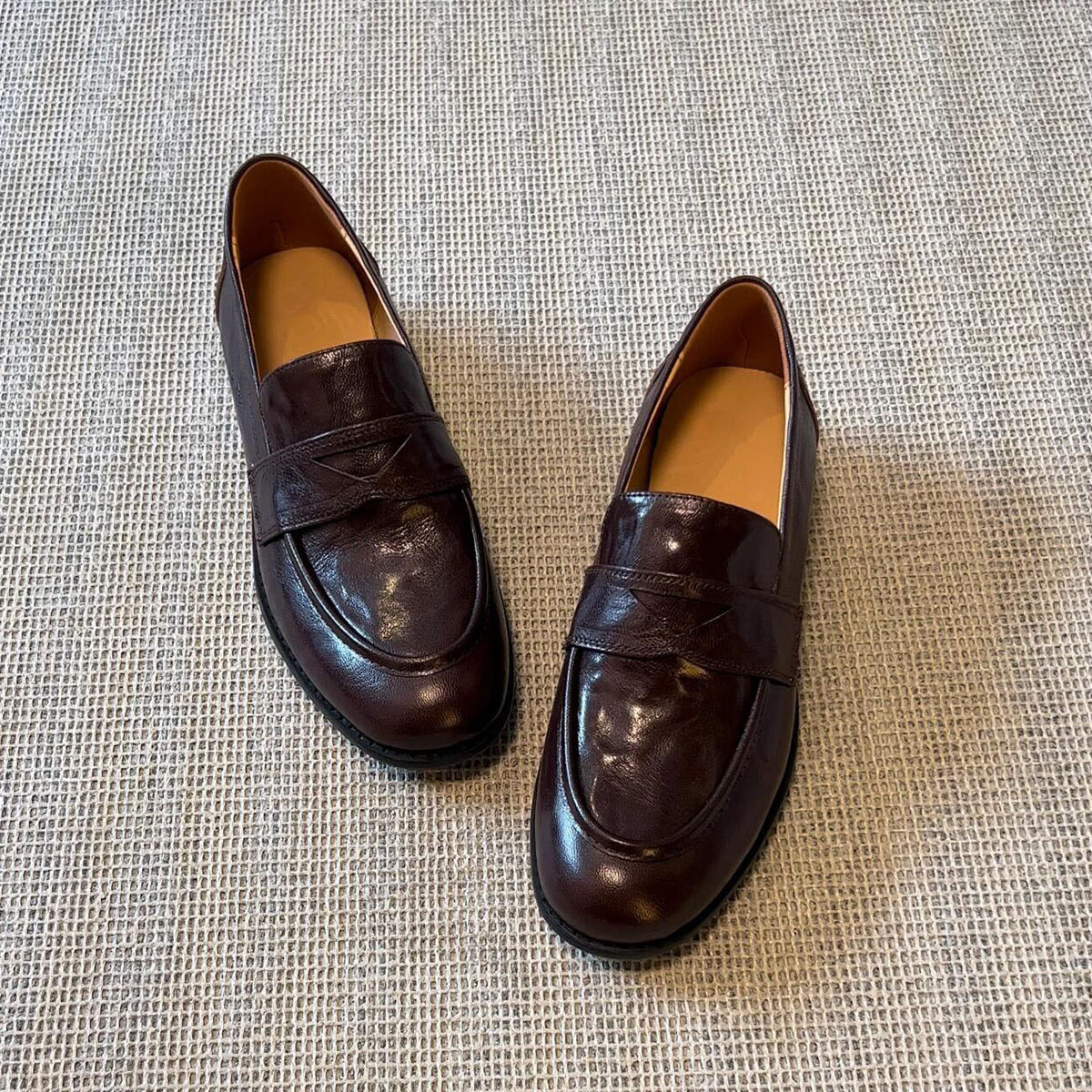 Retro one foot lazy shoes for women, thick heel flat sole single shoes, British style small leather shoes, loafers