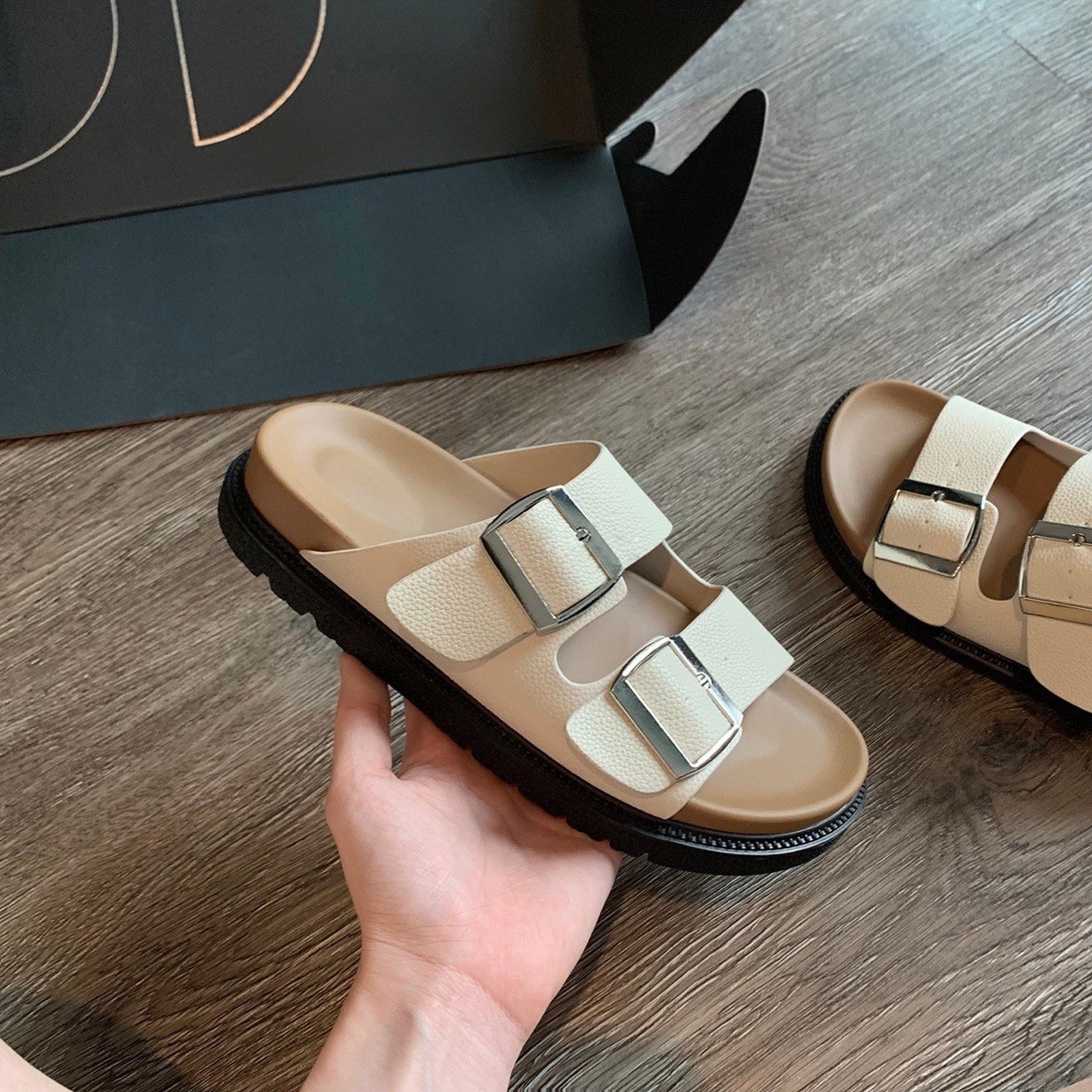 Boken shoes, casual one-piece slippers, women's summer outdoor wear Boken shoes, belt buckle, half trailer, cool slippers