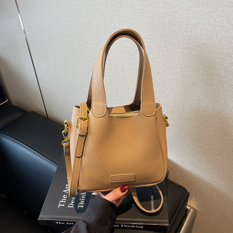 Korean version commuting handbag for women in spring 2025, new niche and simple bucket bag, fashionable and versatile single shoulder crossbody bag