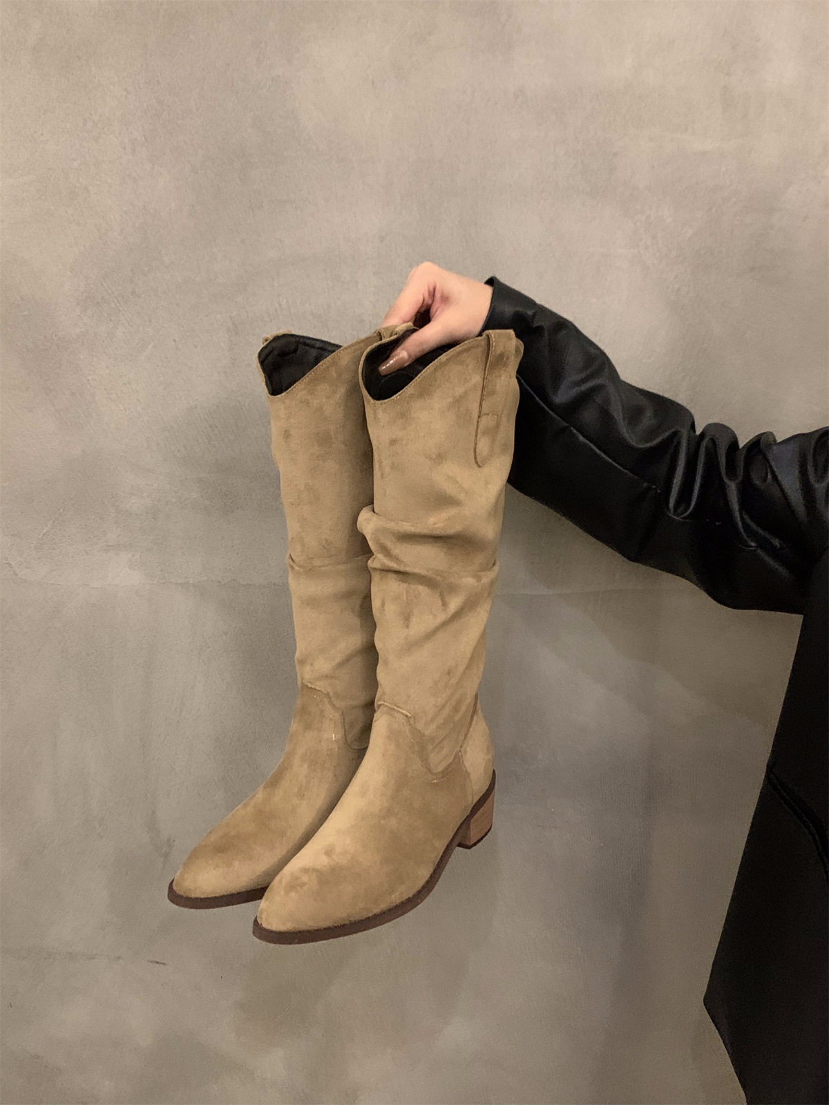 Coarse heeled retro brown V-neck pile up midsole long boots for women, 2024 summer pointed western denim long boots