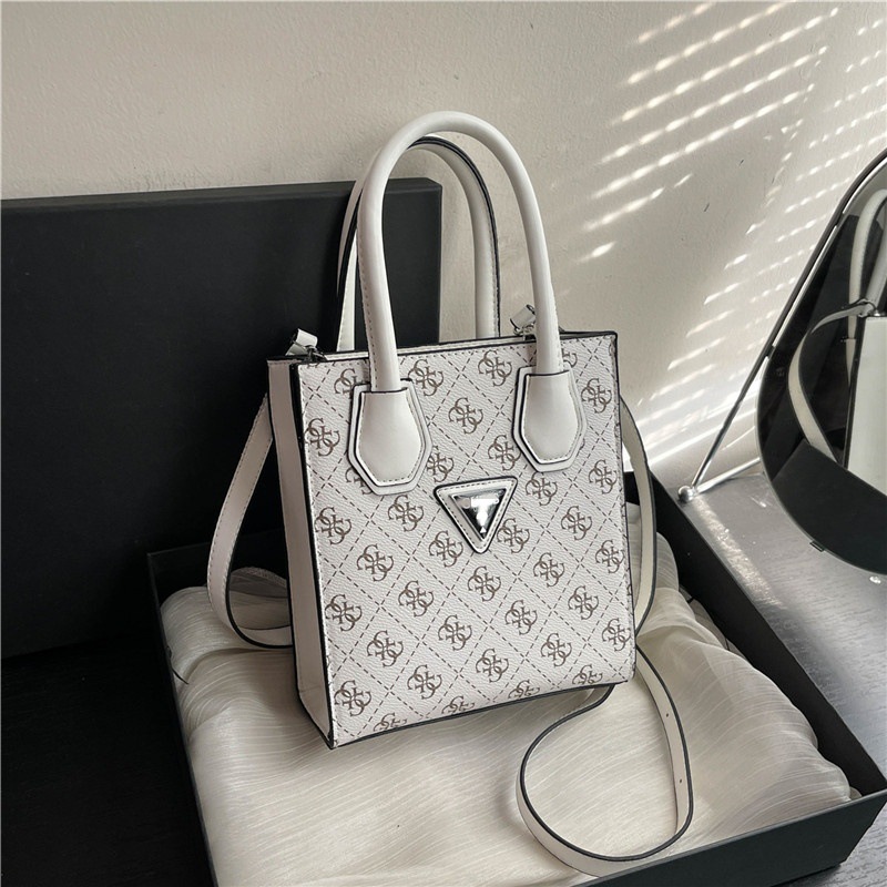 Niche Design 2025 Vertical Handbag Cross border Commuting Bags Single Shoulder Crossbody Large Capacity Women's Bag Foreign Trade