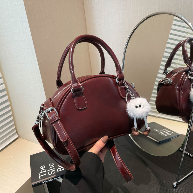 Advanced texture retro bag for women 2025 new versatile crossbody bag, fashionable hand-held bowling bag, cross-border foreign trade