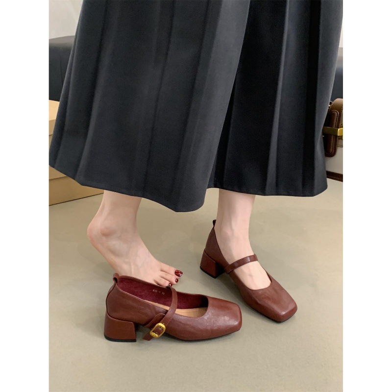 French retro square toe shallow mouth single shoe for women, with spring and autumn style evening style temperament, fairy thick heel, Mary Jane small leather shoes