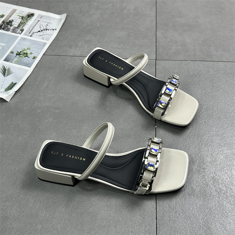 Women's shoes 2024 summer new versatile square toe open toe rhinestone mid heel internet famous cool slippers, half drag, one line drag