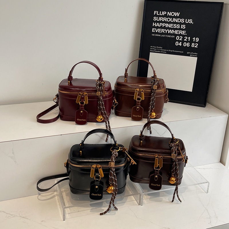 High end fashion texture hand-held small square bag for women 2024 new retro versatile single shoulder crossbody bag box bag