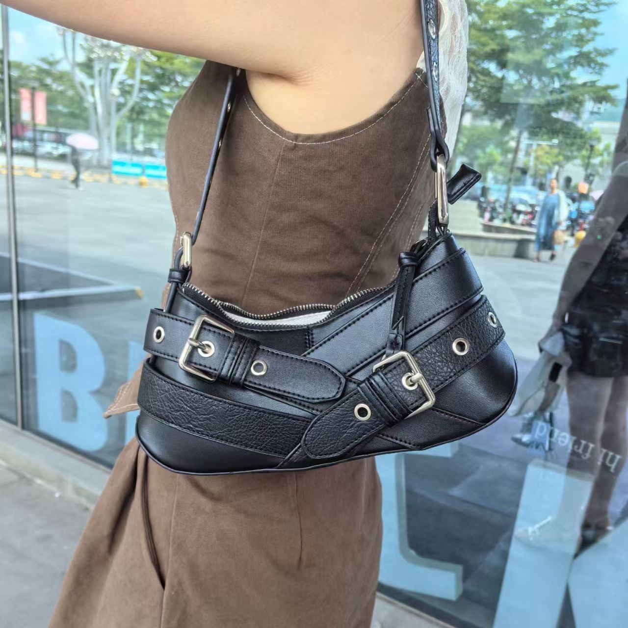 Cross border women's bag 2025 new niche retro belt decoration spicy girl armpit motorcycle bag versatile commuting shoulder bag