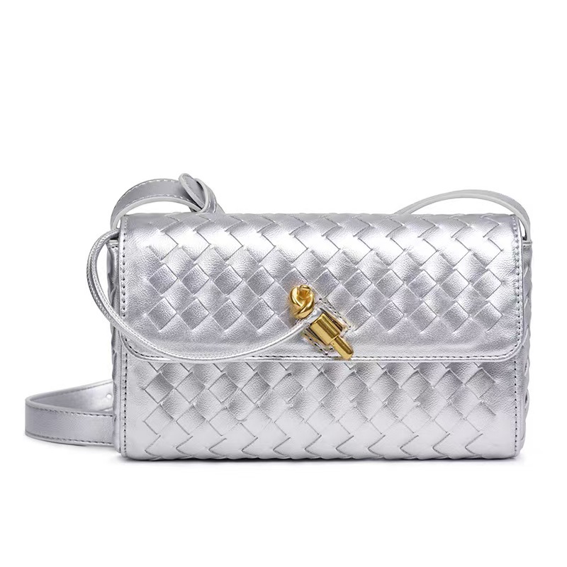 Cross border new niche woven women's bag, one shoulder hand-held bag, fashionable and simple diagonal cross bag, trendy retro small square bag for women