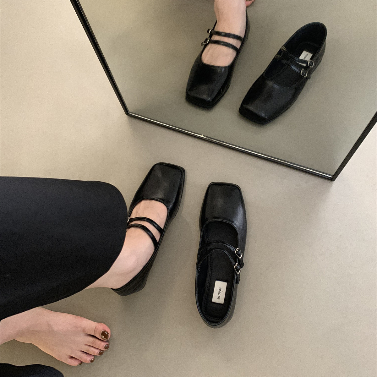 French evening style silver single shoe women's flat bottom 2023 autumn new style temperament fairy commuting square head shallow mouth Mary Jane