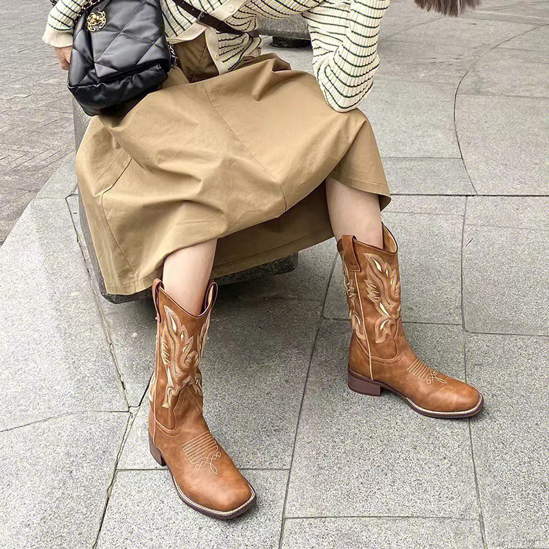 2023 He Sui's retro cowboy boots, Martin boots, embroidered knight boots, V-neck midsole western boots for women