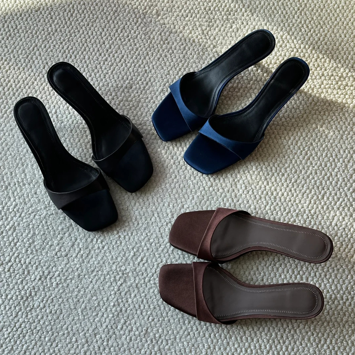 French style high-heeled sandals for women with a square toe and exposed toe, minimalist style and slim heels