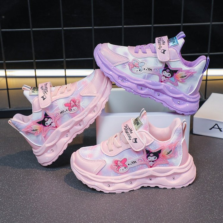 Kuromi girls' sports shoes with lights, 2024 autumn new item, children's leather surface, middle and small children's non slip soft sole running shoes