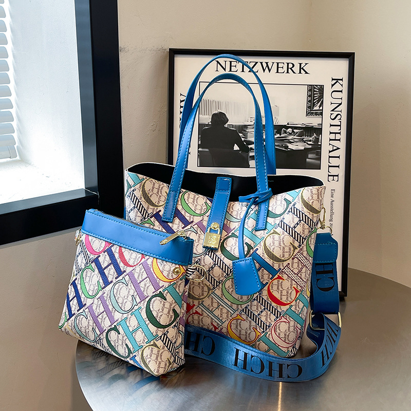 2024 Wholesale Cross border Autumn New European and American Retro Style Large Capacity Tote Bun Mother Bun Street Trend Leisure