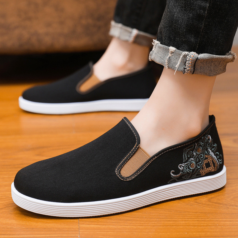 China-Chic Embroidery 24 year new style one foot plush thickened old Beijing men's shoes single cotton comfortable breathable casual