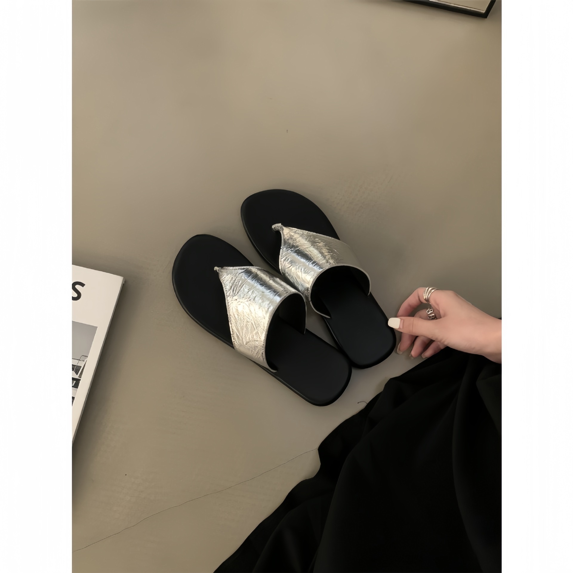 Soft soled comfortable flip flops Korean version casual versatile flip flops 2024 summer beach shoes fashionable flat sandals