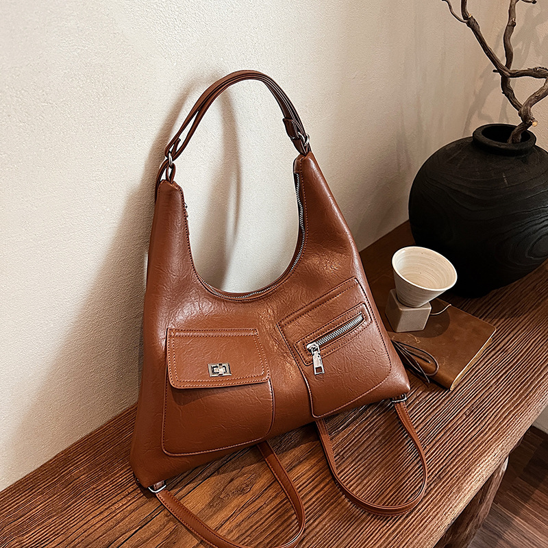 This year's popular bags are women's high-capacity 2024 new spring/summer versatile high-end texture shoulder bags, commuting tote bags