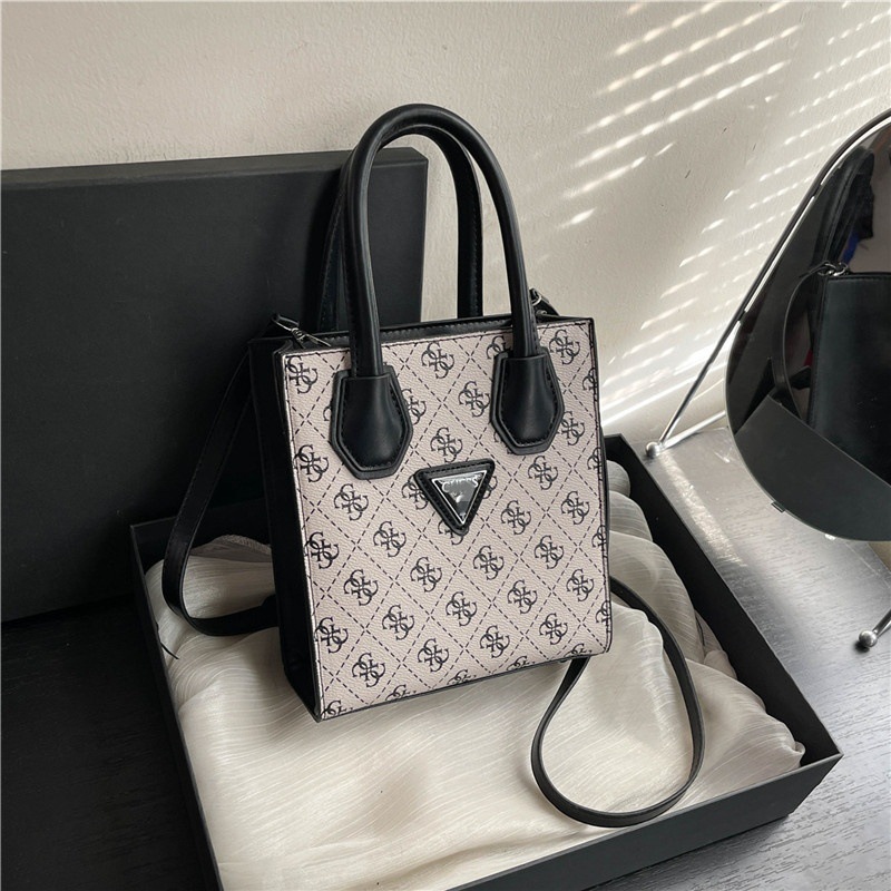 Niche Design 2025 Vertical Handbag Cross border Commuting Bags Single Shoulder Crossbody Large Capacity Women's Bag Foreign Trade