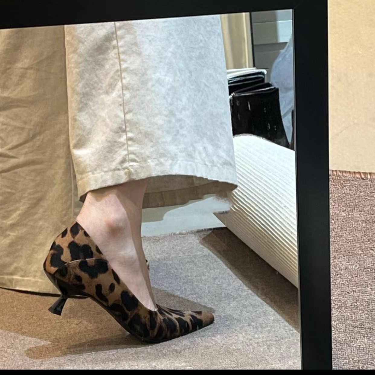 2024 autumn and winter new pointed shallow mouth high heels leopard print fashion versatile temperament commuting low heel kitten order shoes