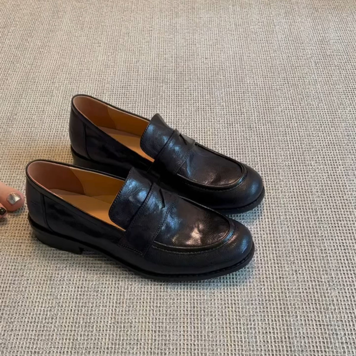 Retro one foot lazy shoes for women, thick heel flat sole single shoes, British style small leather shoes, loafers