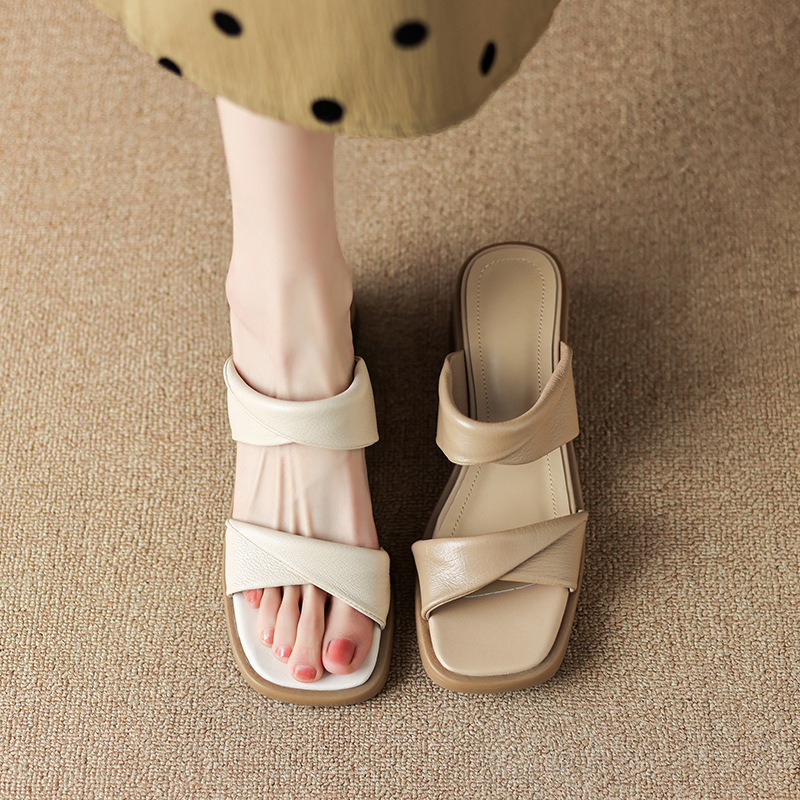 Wearing thick heeled sandals for women in the summer of 2025, new thick soled one-piece high-heeled slippers with fairy style sandals