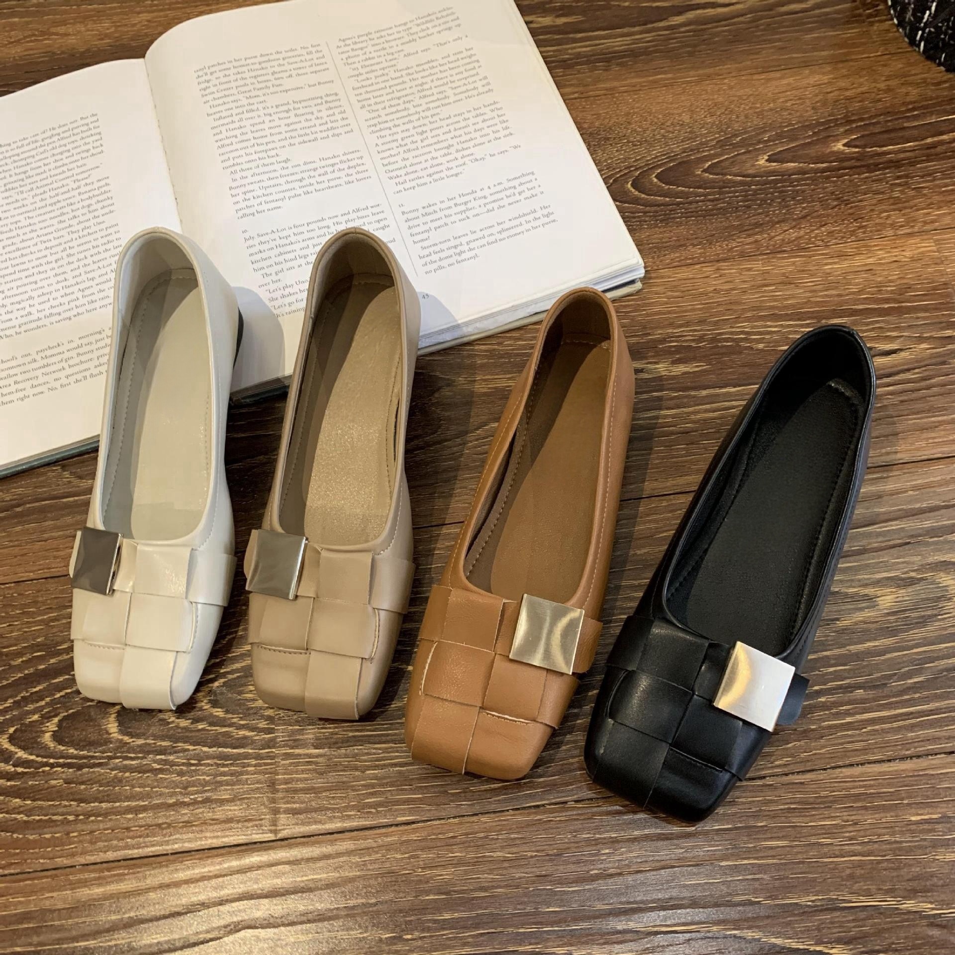 Square toe women's shoes for summer 2025, new niche design, metal buckle, shallow mouth, low heel, soft sole, fashionable single shoe