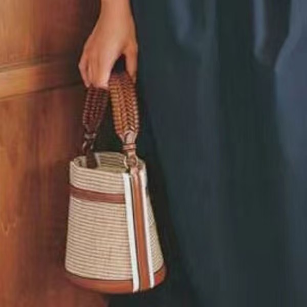 Spanish women's bag cross-border foreign trade bag 2025 new product fashionable color blocked single shoulder hand-held crossbody woven bucket bag for women