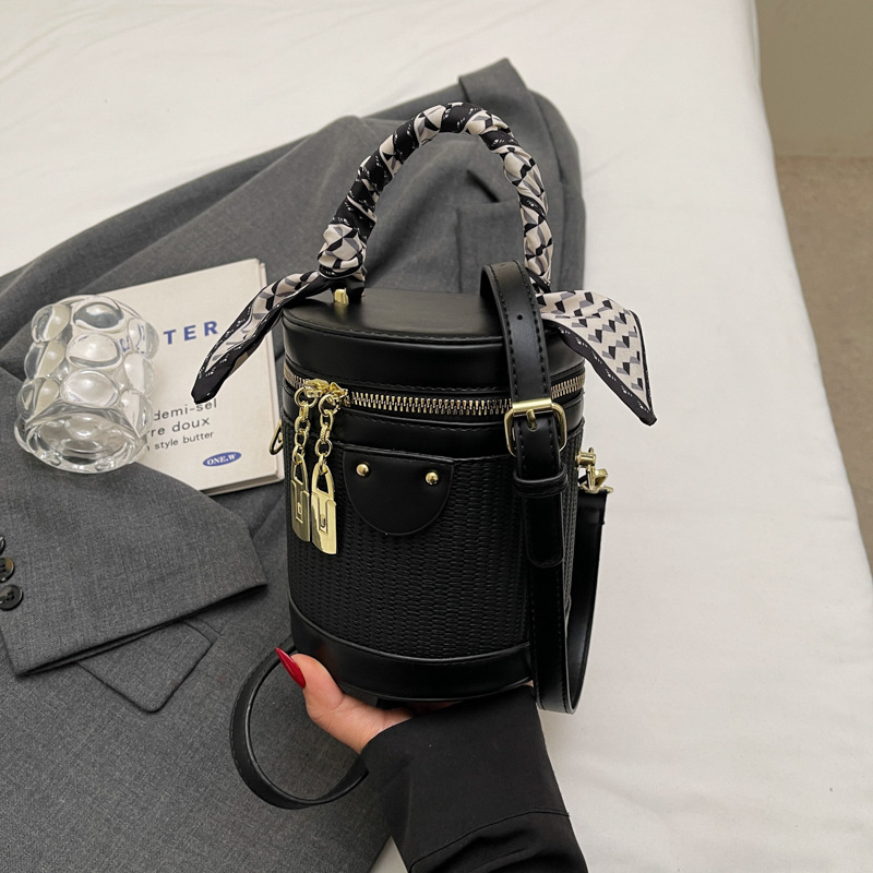 Foreign trade high-end western-style women's cylindrical bag versatile 2025 niche design handbag retro shoulder crossbody bag