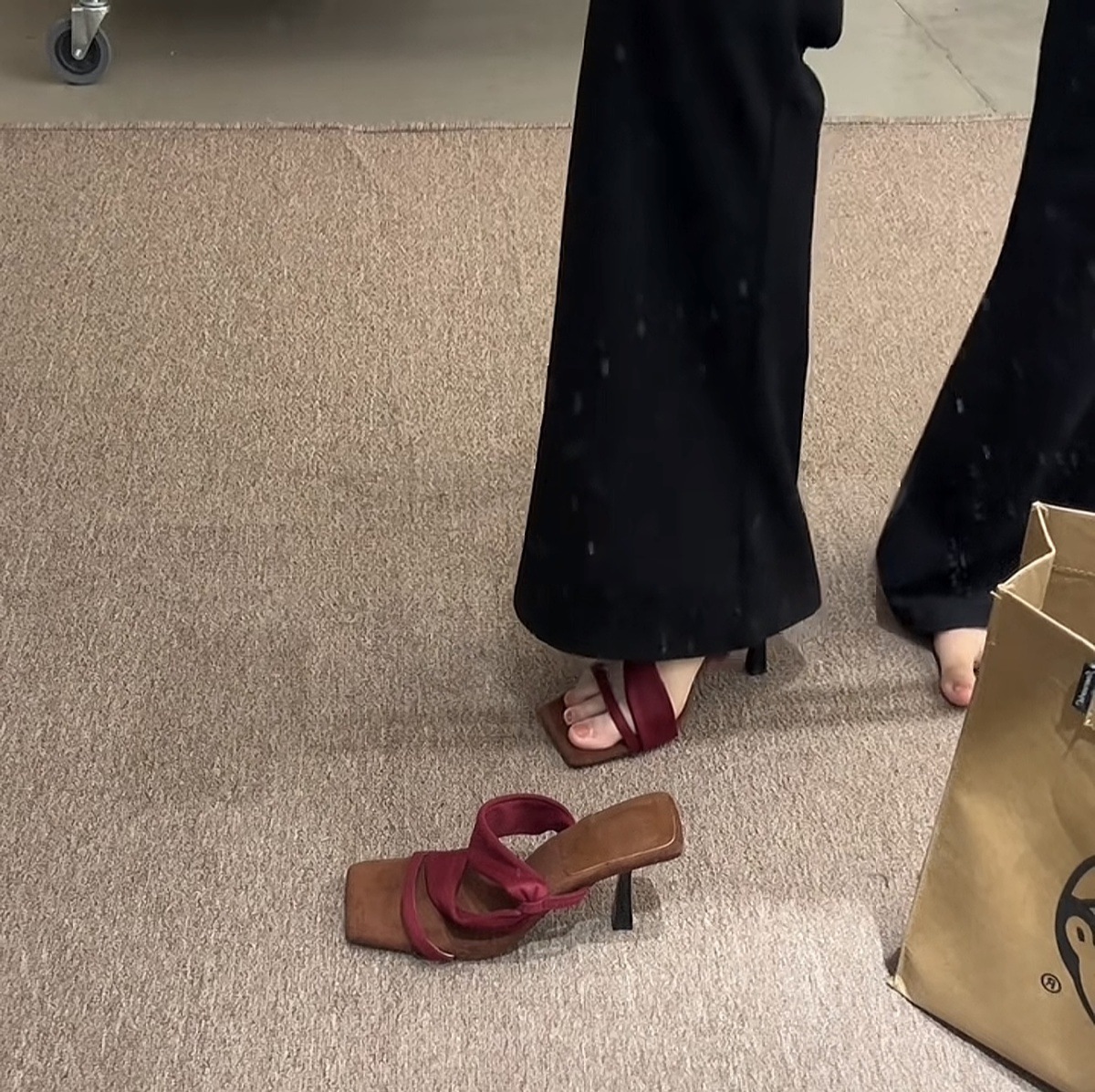 Retro spicy girl style~French square toe high-heeled slippers for women to wear in summer, Korean version wrapped strap open toe slim heel sandals