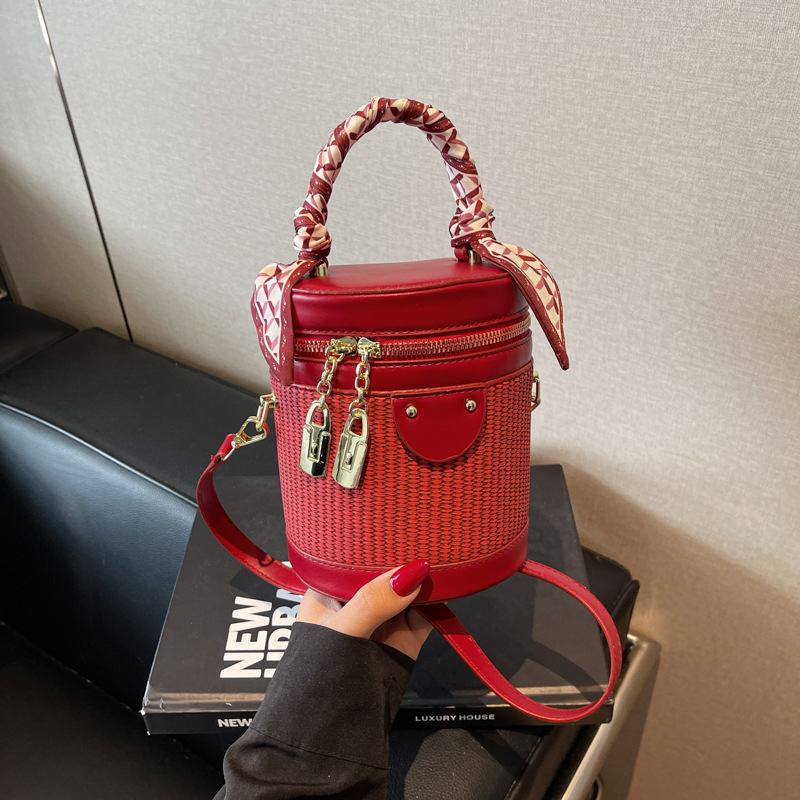 Foreign trade high-end western-style women's cylindrical bag versatile 2025 niche design handbag retro shoulder crossbody bag