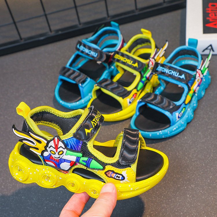 Light up children's sandals, boys' shoes, 2024 summer new versatile soft sole, boys' beach shoes, boys' shoes