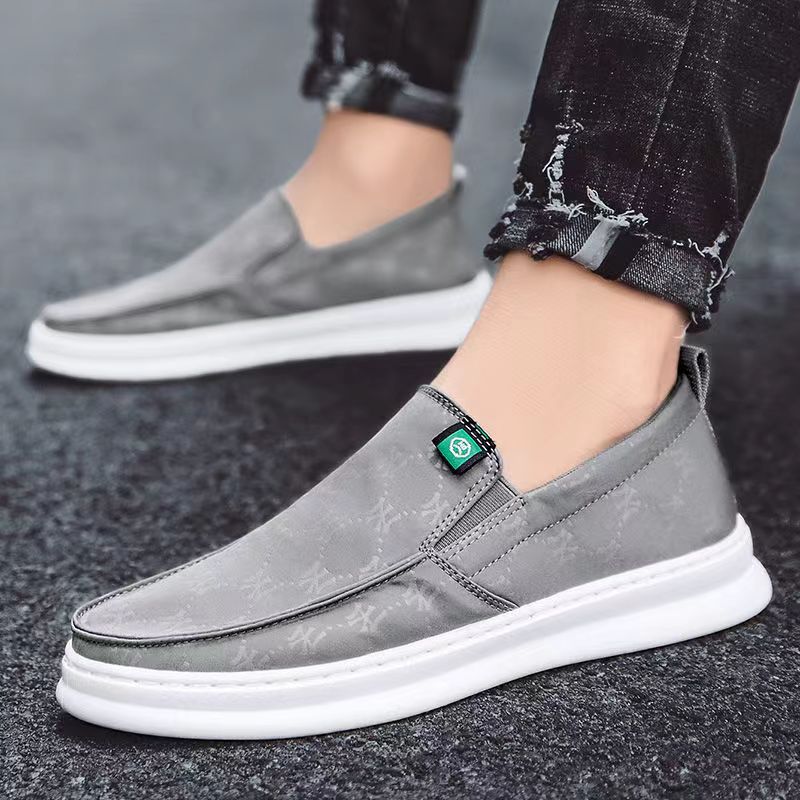 Cross border men's shoes 2022 new men's cloth shoes breathable board shoes, foot pedaling thin bean shoes men's casual canvas shoes