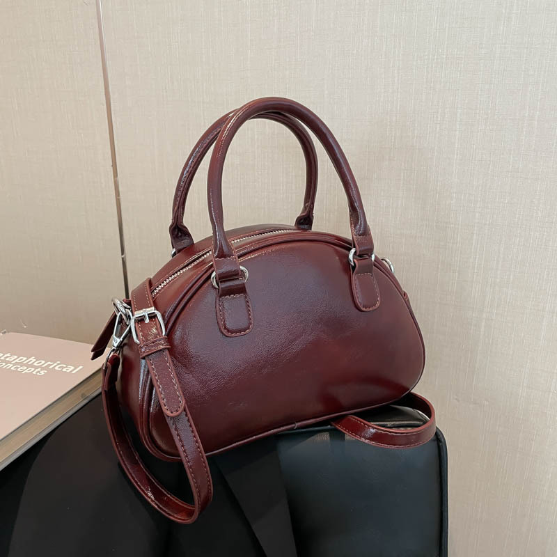 Advanced texture retro bag for women 2025 new versatile crossbody bag, fashionable hand-held bowling bag, cross-border foreign trade