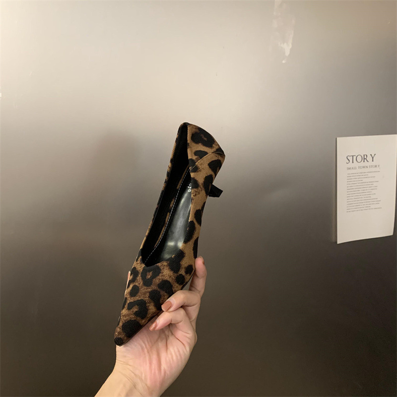 2024 autumn and winter new pointed shallow mouth high heels leopard print fashion versatile temperament commuting low heel kitten order shoes