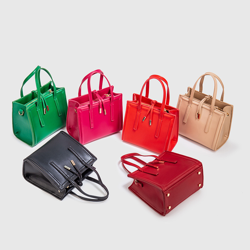 Z Home Bag New Product Mini Urban Niche Handheld Single Shoulder Crossbody Bag Versatile Green Chain Wing Bag Exquisite