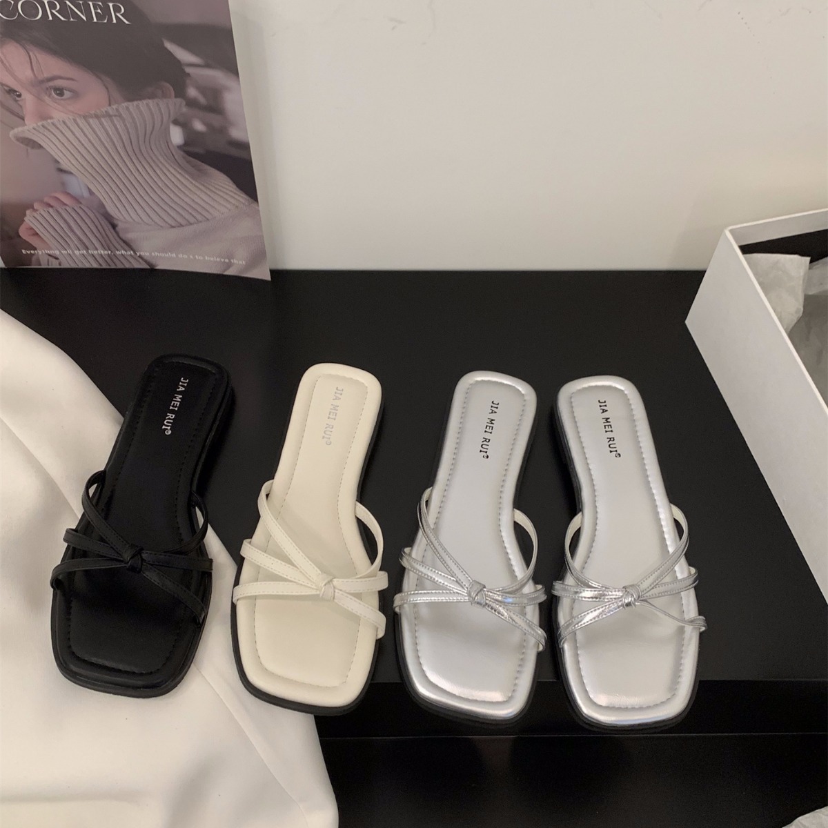 Flat bottomed silver sandals, French style sandals, fairy shoes, 2024 new summer fashion outdoor beach sandals