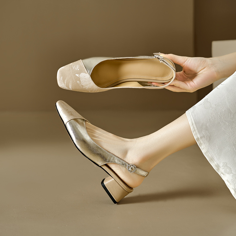 Retro printed new Chinese style square toe toe sandals for women with thick heels, 2024 summer new mid size follow-up shoes