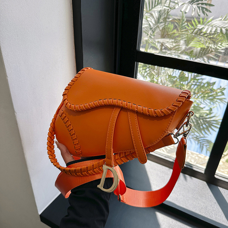 2023 New Handbag Women's Single Shoulder Handmade Saddle Bag Underarm Cross Shoulder Factory Goods Wholesale Large Capacity Cross border Trendy Pair