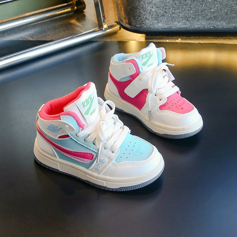 Girls' board shoes 2024 autumn new item, light and soft soled sports shoes for middle-aged and young girls, fashionable board shoes for elementary school students
